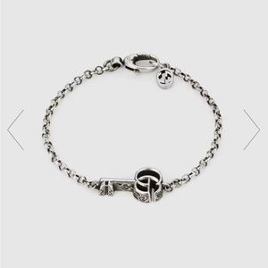 Authentic Gucci double G bracelet. Only worn twice. Great condition.